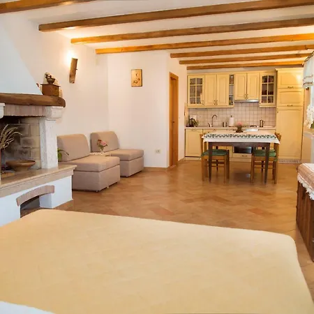 Tinka Apartament *